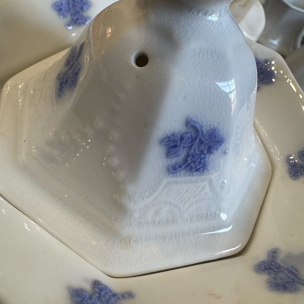 Elegant White and Blue Floral Teapot with lid & two teacups - Picture 13 of 16